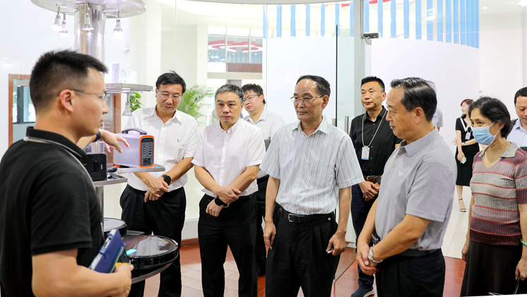 全國政協委員（廣東省委原常委、省紀委原書記）黃先耀一行考察炬神電子
